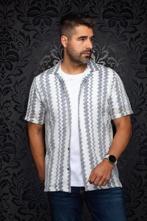 Chemise manches courtes à col ouvert pour homme par Au Noir | RAJ-T Blanc | Boutique Vvög, inventaire complet de la marque Au Noir