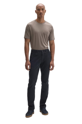Robert Barakett men's full front model view of washed black straight-leg jeans styled with a taupe T-Shirt and dark sneakers