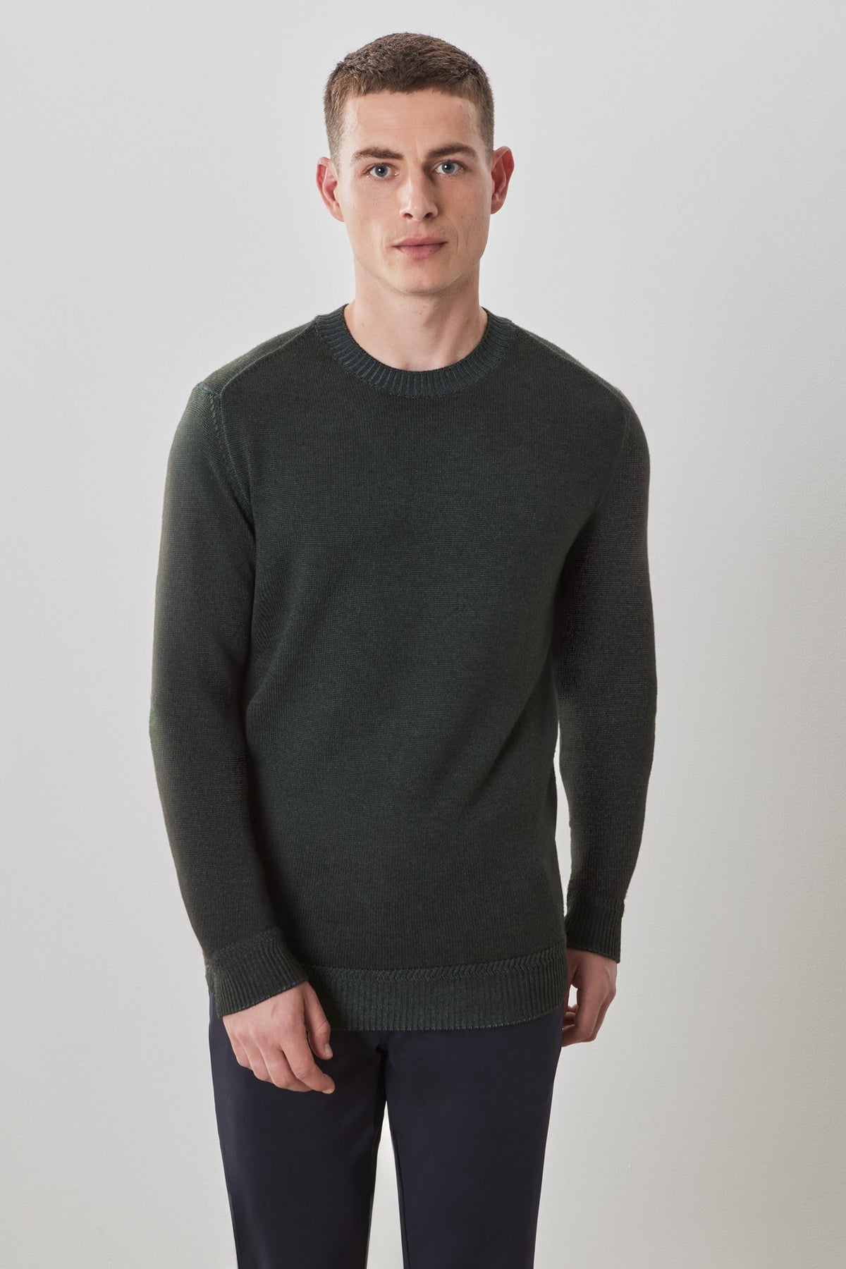 Chandail M.L. col rond pour homme par Robert Barakett | RB32345 Bertona Olive | Boutique Vvög, vêtements mode pour homme et femme