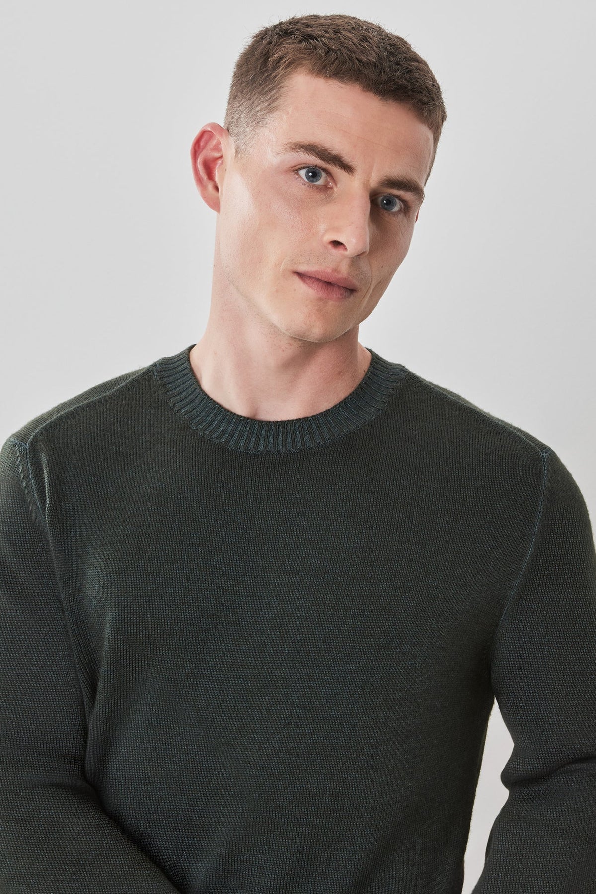 Chandail M.L. col rond pour homme par Robert Barakett | RB32345 Bertona Olive | Boutique Vvög, vêtements mode pour homme et femme