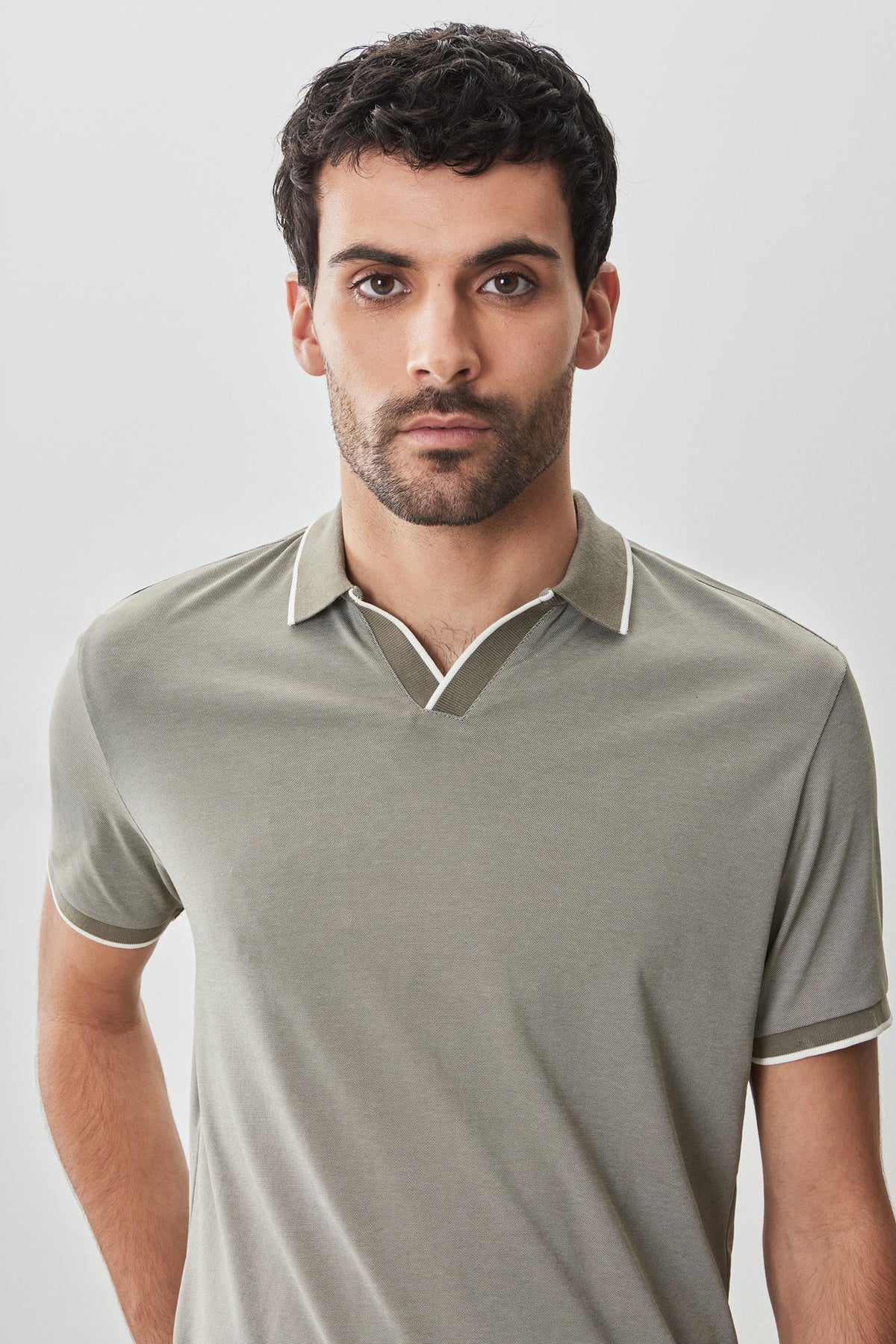 Polo à col ouvert pour homme par Robert Barakett | RB51080 Northpark Olive | Boutique Vvög, vêtements mode pour homme et femme