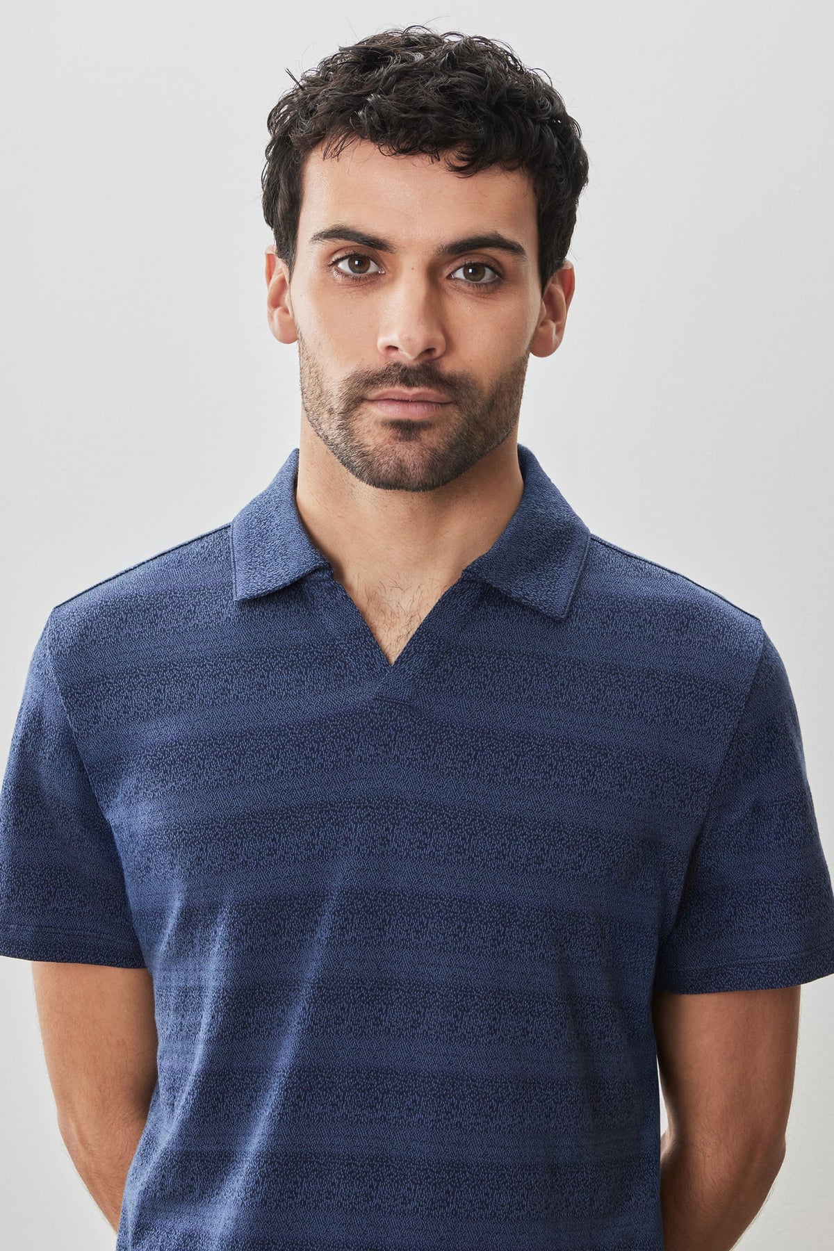 Polo à col ouvert pour homme par Robert Barakett | RB51124 Duval Bleu Marine | Boutique Vvög, vêtements mode pour homme et femme