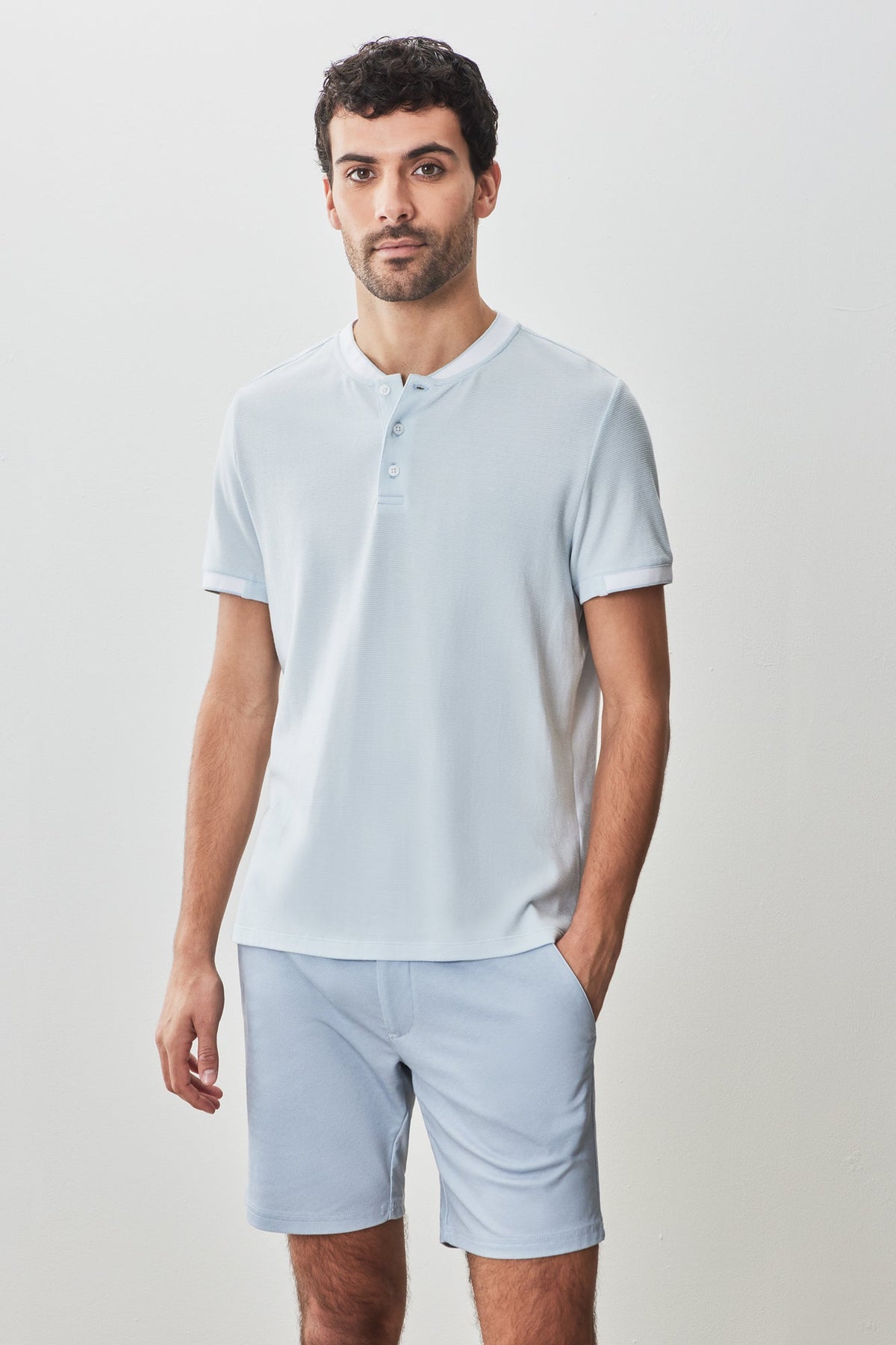 Pull Henley pour homme par Robert Barakett | RB51166 Tessio Bleu Clair | Boutique Vvög, vêtements mode pour homme et femme