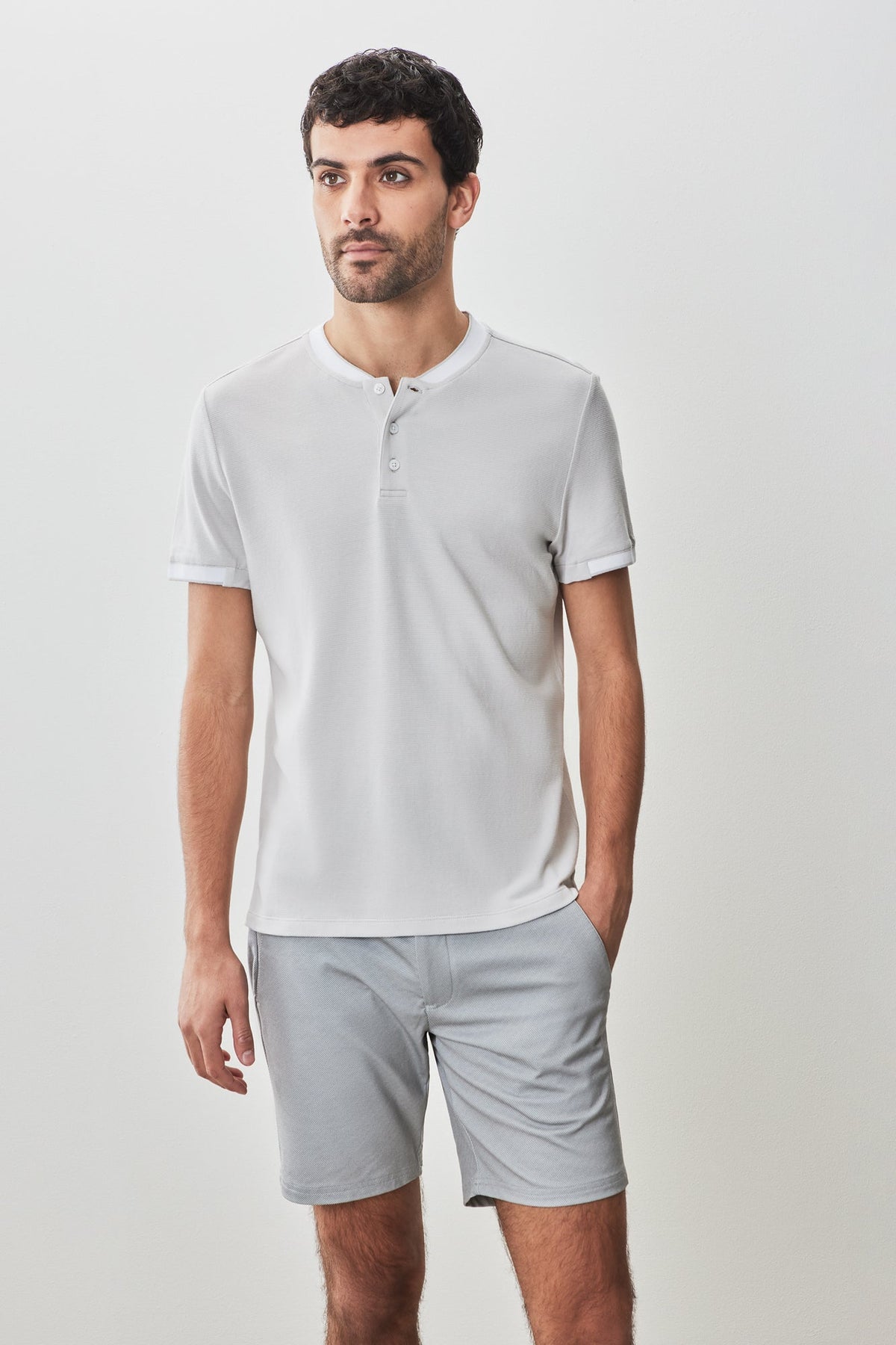 T-Shirt henley pour homme par Robert Barakett | RB51166 Tessio Gris Clair | Boutique Vvög, vêtements mode pour homme et femme