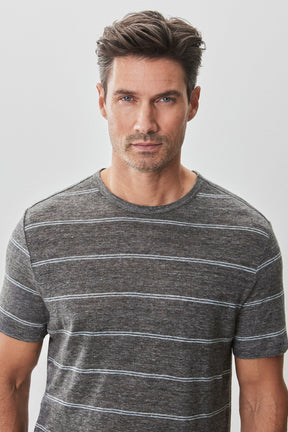 T-shirt col rond pour homme par Robert Barakett | RB51174 Folsom Anthracite | Boutique Vvög, vêtements mode pour homme et femme