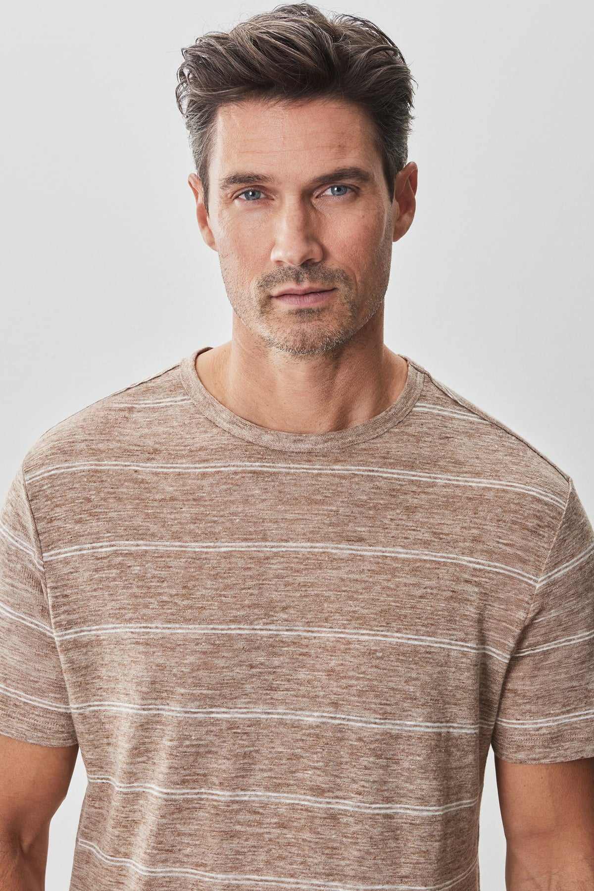 T-shirt col rond pour homme par Robert Barakett | RB51174 Folsom Beige | Boutique Vvög, vêtements mode pour homme et femme