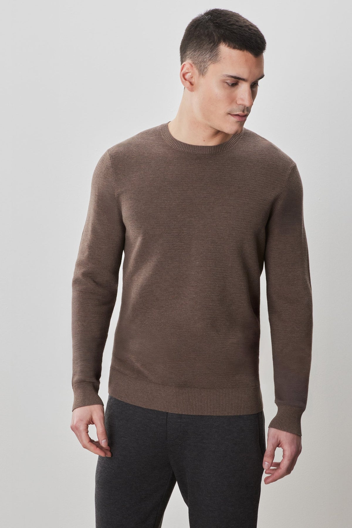 Chandail à manches longues col rond pour homme par Robert Barakett | Enrique RB52270 Brun | Boutique Vvög, vêtements mode pour homme et femme