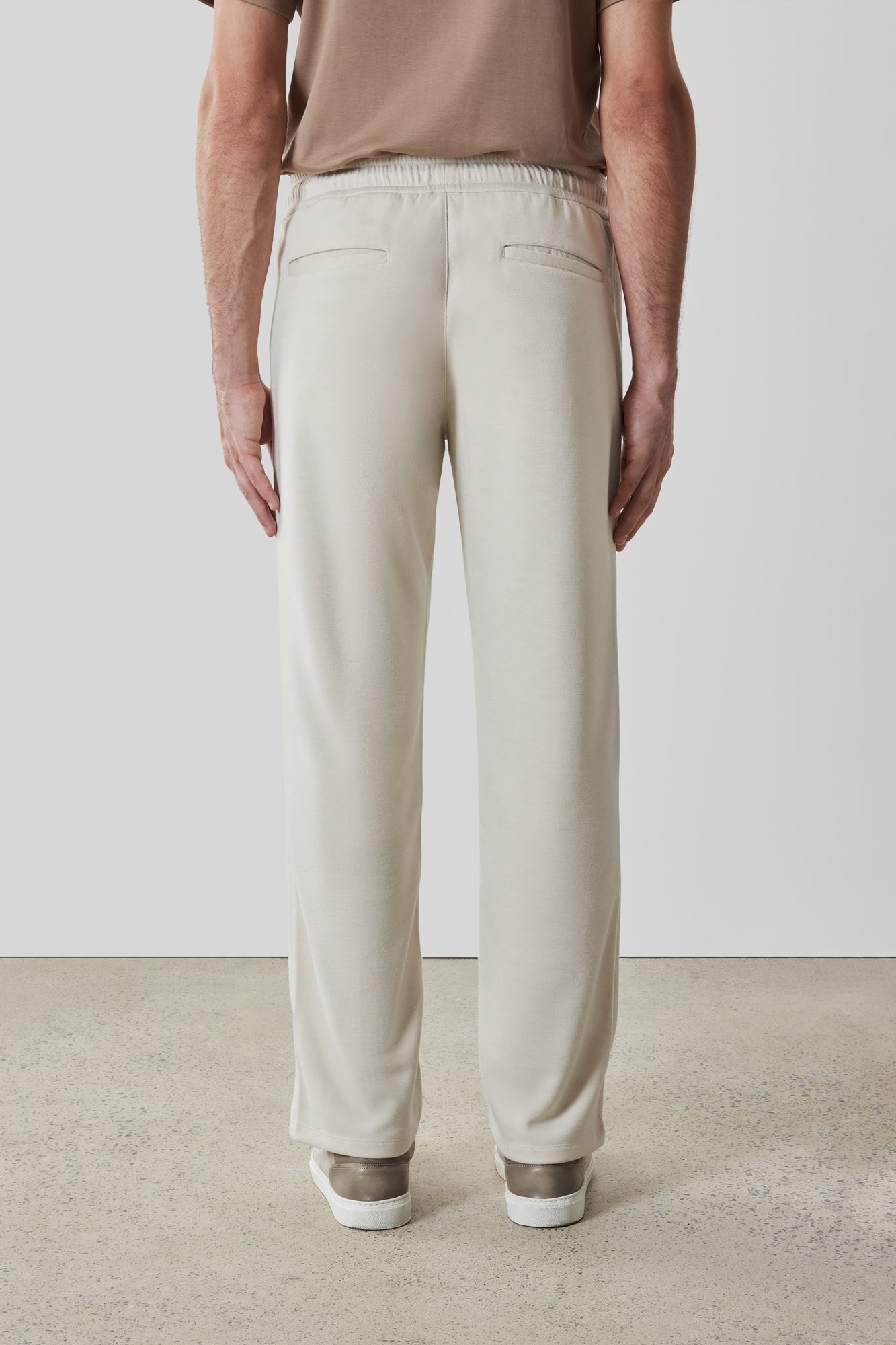 Pantalon jogger pour homme par Robert Barakett | RB61007 Kenji Cygne | Boutique Vvög, vêtements mode pour homme et femme