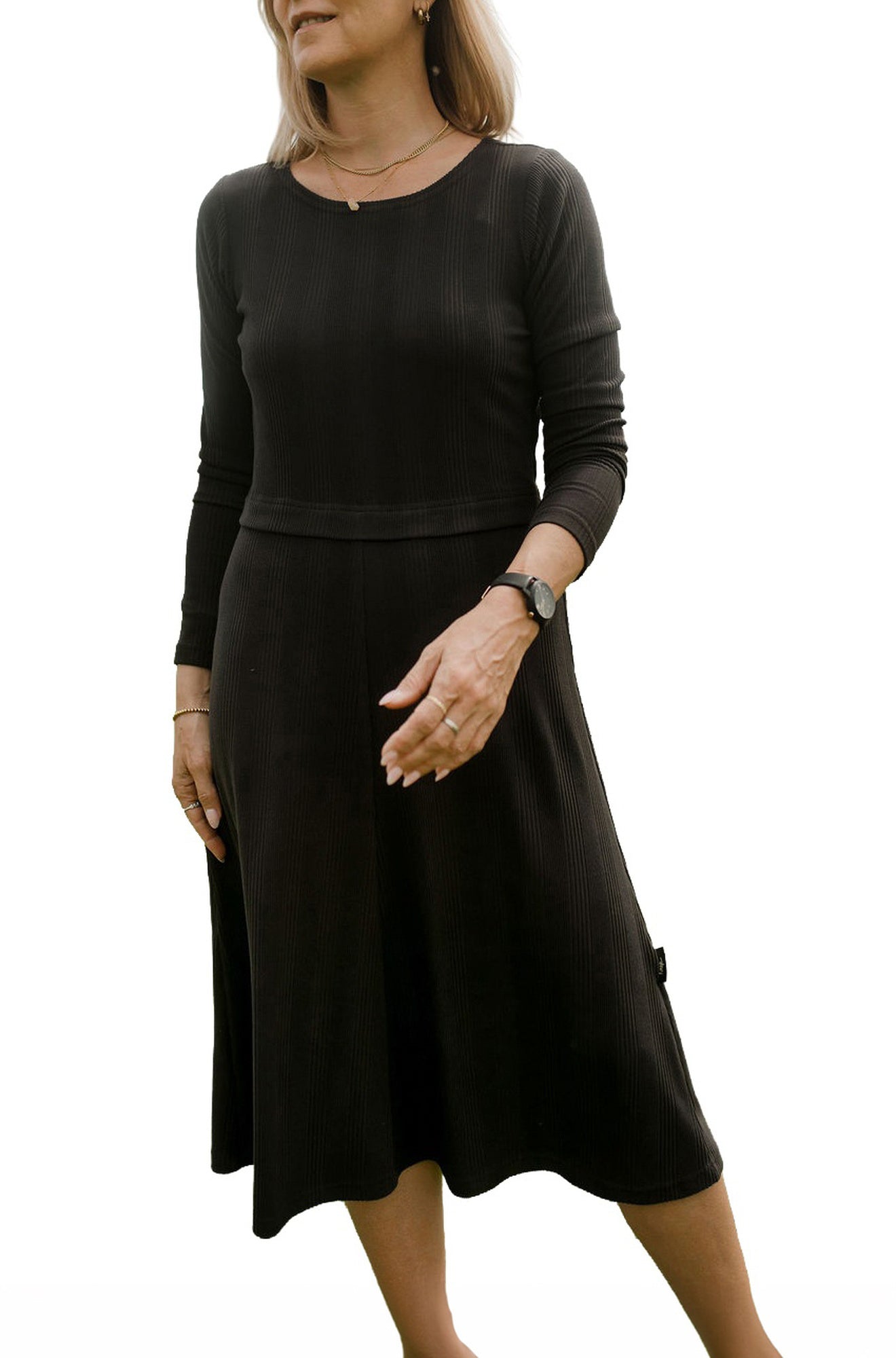 Women's dark ribbed midi midi long-sleeve dress, front view with scoop neckline by Rien ne se perd, tout se crée