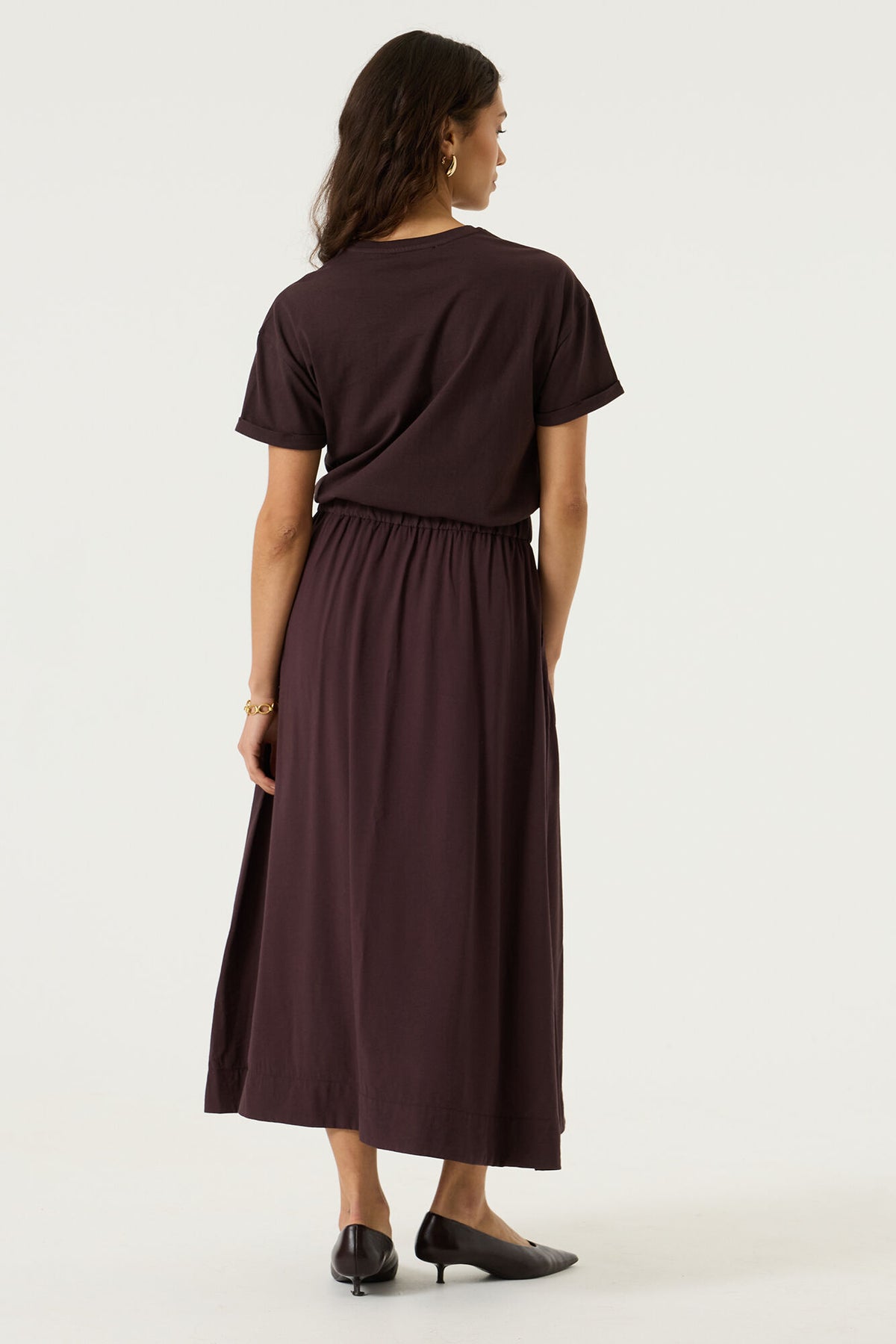 Garcia women's solid dark plum Short-sleeve T-Shirt with relaxed shoulders, back model view