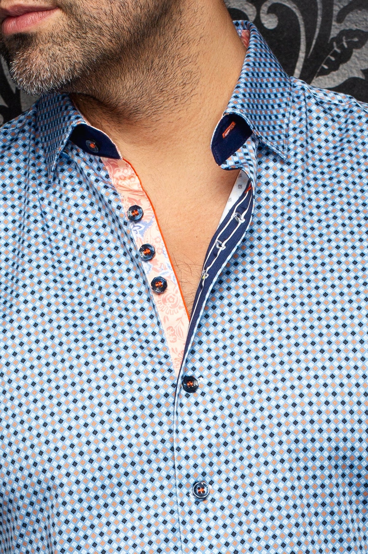Chemise manches longues en coton extensible pour homme par Au Noir | SABAH Cobalt | Boutique Vvög, inventaire complet de la marque Au Noir