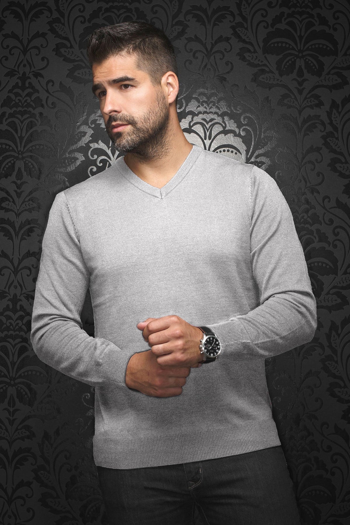 Chandail manches longues col V en laine mérino pour homme par Au Noir | SAXONY_V Gris Moyen | Boutique Vvög, inventaire complet de la marque Au Noir