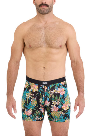 Vue avant sur mannequin du sous-vêtement à imprimé tropical avec poche avant et ceinture logo pour homme par Saxx