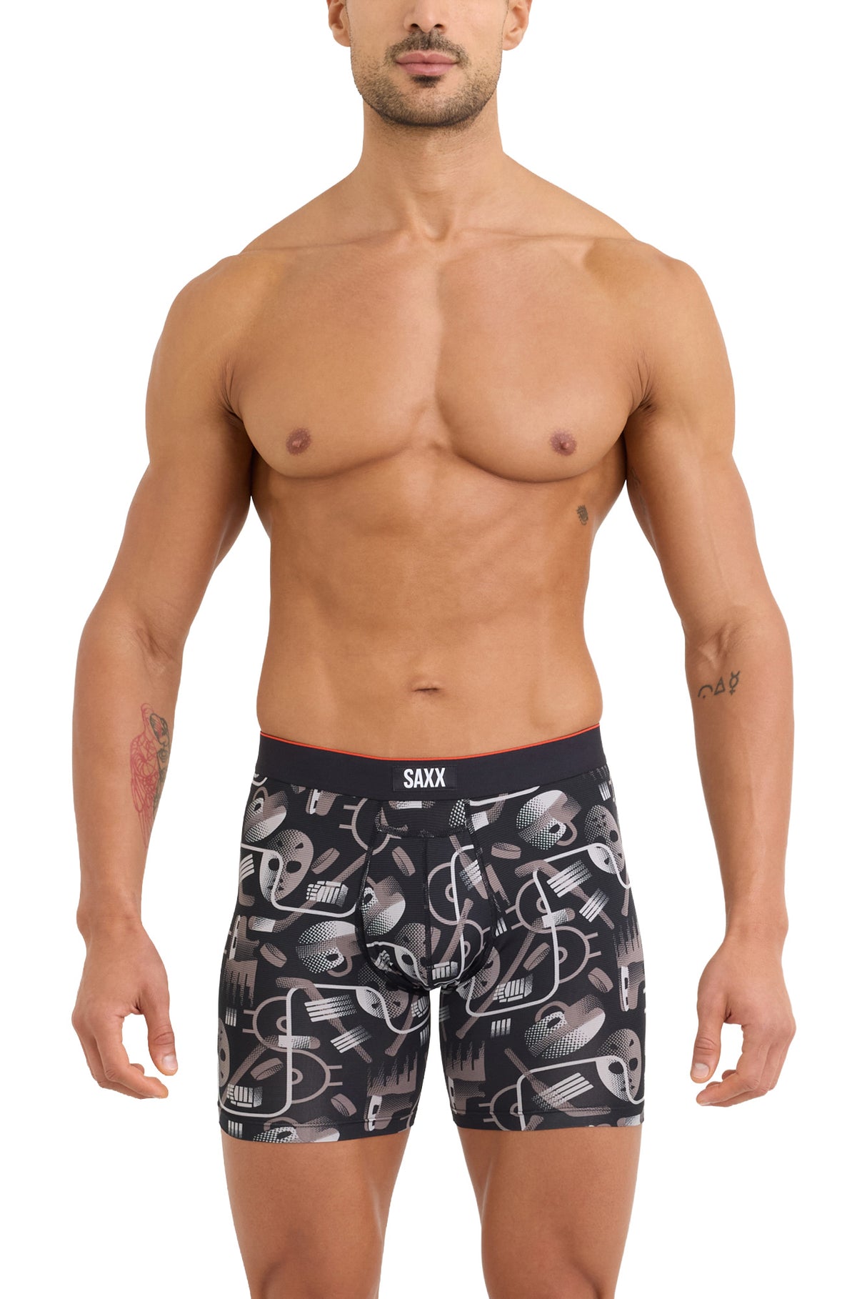 Vue avant sur mannequin d’un sous-vêtement noir imprimé avec taille SAXX et poche profilée pour homme