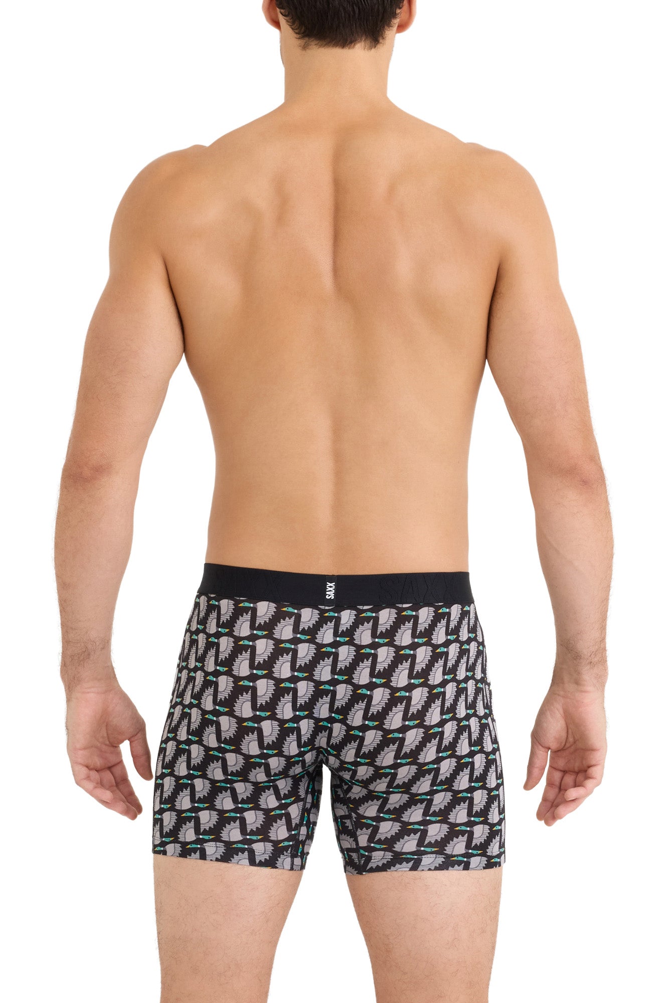 Sous-vêtement noir et gris à oiseaux avec petite étiquette SAXX pour homme, vue de dos sur mannequin