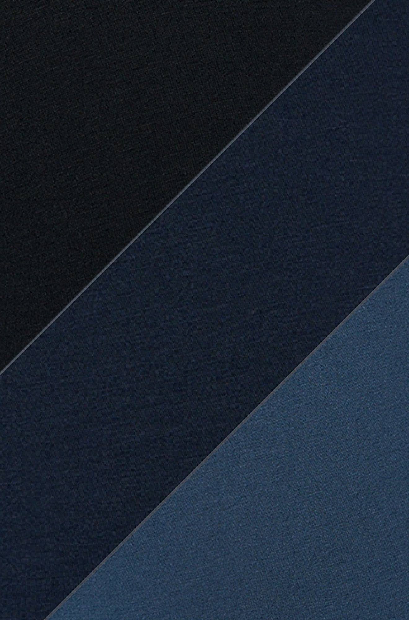 Sous-vêtement noir, marine et bleu disposés en bandes diagonales avec panneaux de tissu pour homme par Saxx, en gros plan