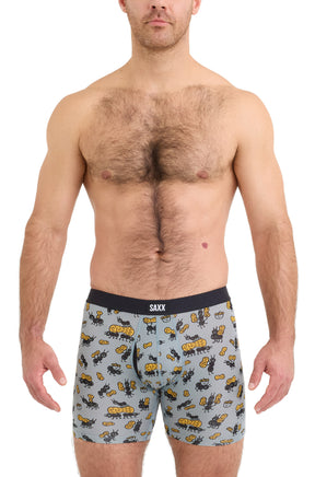 Sous-vêtement bleu pâle imprimé porté, vue avant avec ceinture noire SAXX et coutures de poche pour homme