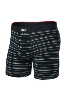 Sous-vêtement ajusté noir rayé, vue avant isolée avec étiquette SAXX à la taille et gousset moulé pour homme