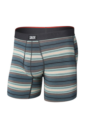 Sous-vêtement ajusté rayé sarcelle avec ceinture noire à logo et poche pour homme par Saxx, vue avant isolée