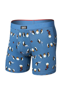 Sous-vêtement bleu à imprimé pingouin, poche devant et taille à logo pour homme par Saxx, vue de face isolée