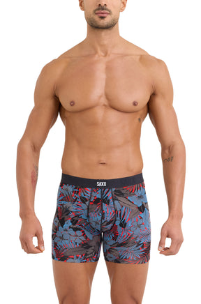 Vue avant sur modèle du sous-vêtement rouge à imprimé tropical avec taille noire à logo pour homme par Saxx
