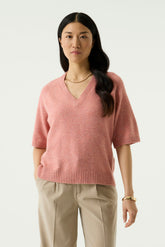 Vue avant du T-Shirt en tricot rose chiné à col en V, manches courtes et ourlet côtelé pour femme par Garcia