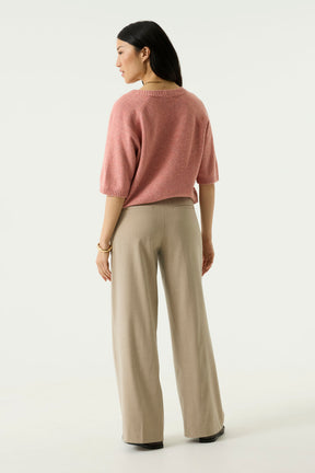 T-Shirt en tricot rose chiné à manches courtes et encolure côtelée pour femme par Garcia, vue de dos