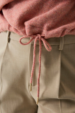 Ourlet à cordon du chandail manches longues rose chiné avec boucle nouée pour femme par Garcia, en gros plan