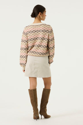 Vue arrière du chandail tricot à manches longues crème texturé à rayures avec col rond pour femme par Garcia