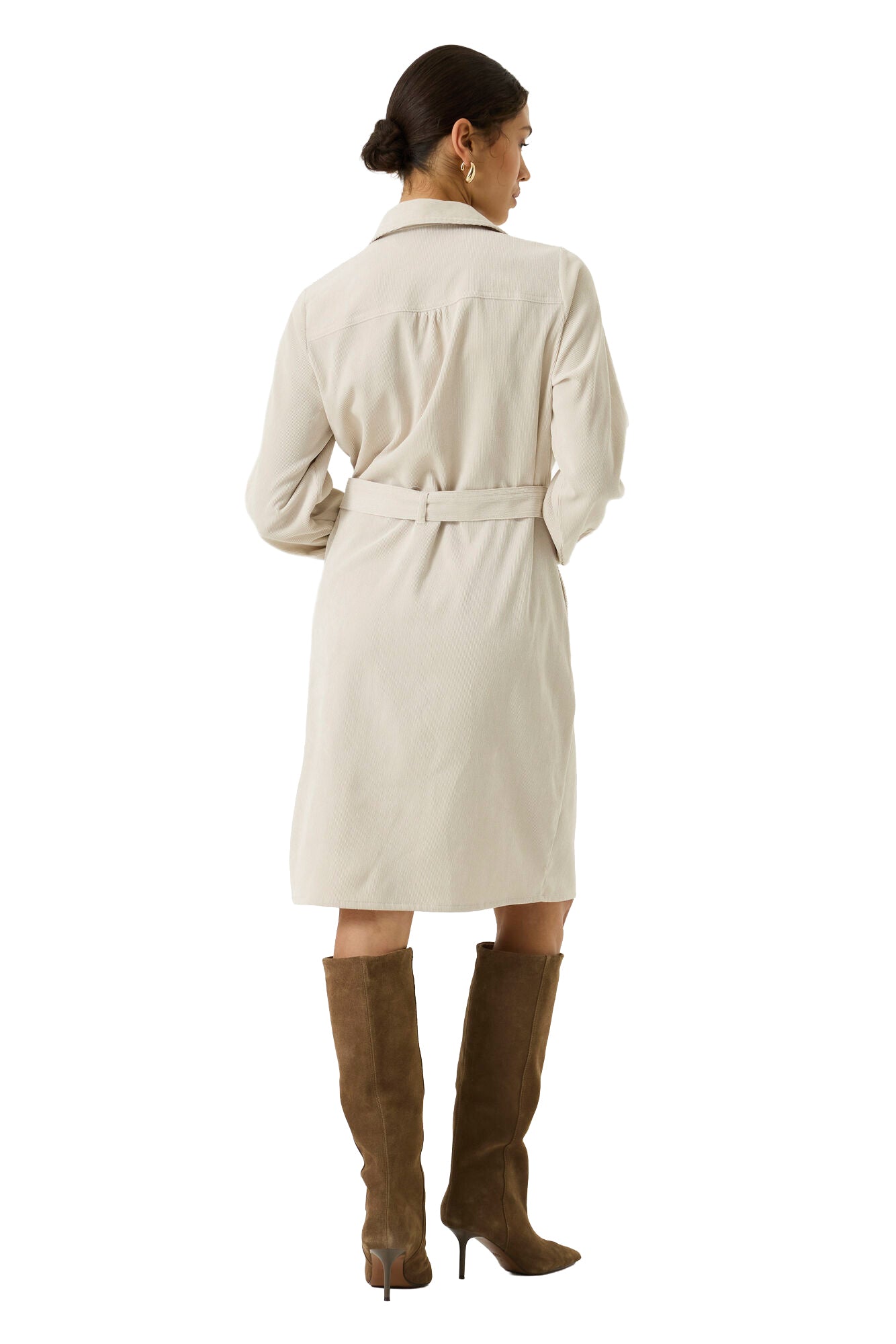 Robe manches longues côtelée crème avec col, empiècement et ceinture pour femme par Garcia, vue de dos