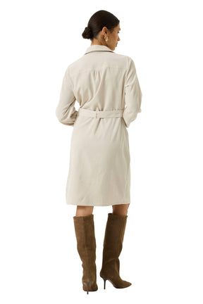 Robe manches longues côtelée crème avec col, empiècement et ceinture pour femme par Garcia, vue de dos