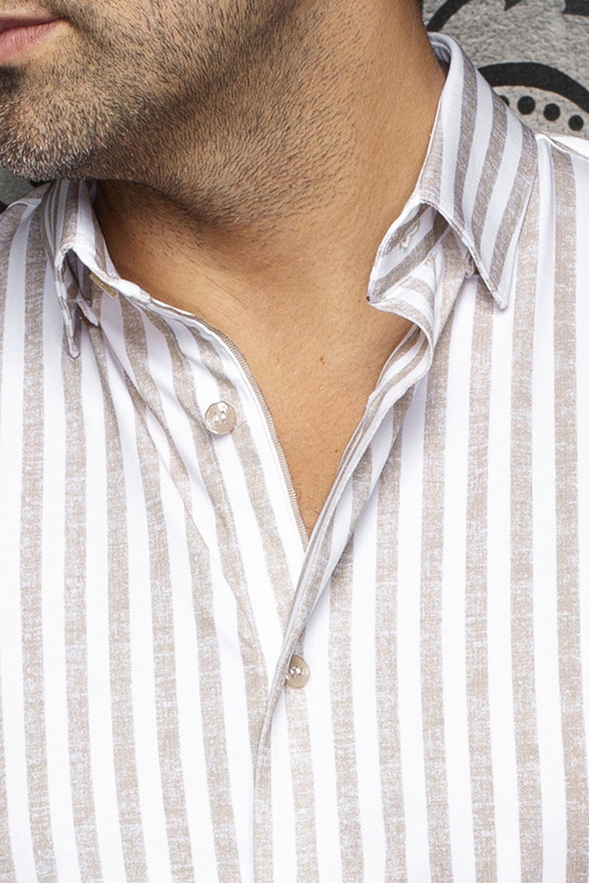 Chemise manches longues en Knit extensible pour homme par Au Noir | TELLY Sable | Boutique Vvög, inventaire complet de la marque Au Noir