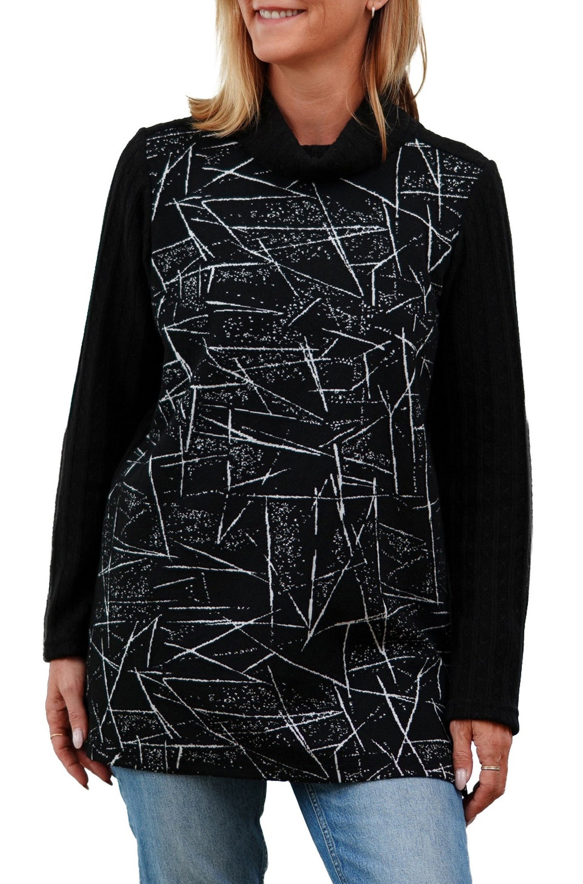 Vue de face de la tunique noire à manches longues, motif abstrait blanc pour femme par Rien ne se perd, tout se crée