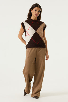 Vue de face en angle de la pantalon jambe large large camel avec taille à enfiler et tombé souple pour femme par Garcia