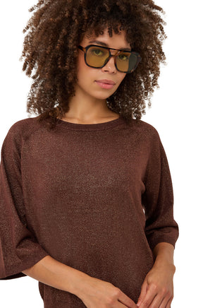 T-Shirt manches courtes brun en tricot métallisé à col rond et manches larges pour femme par Esqualo, vue rapprochée avant