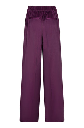 Vue arrière d’une pantalon à jambe large ample prune satiné avec taille élastique pour femme par Esqualo