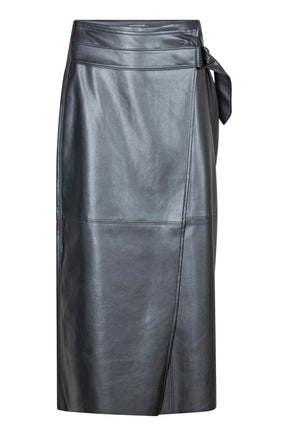 Jupe midi noire effet cuir, vue avant avec taille ceinturée, anneau en D et pan portefeuille pour femme par Esqualo