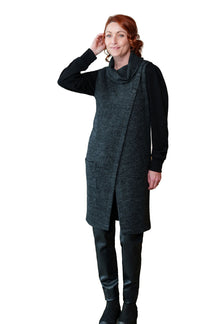 Chasuble sans manche pour femme par Rien ne se perd, tout se crée | Baum Charbon | Boutique Vvög, vêtements mode pour homme et femme