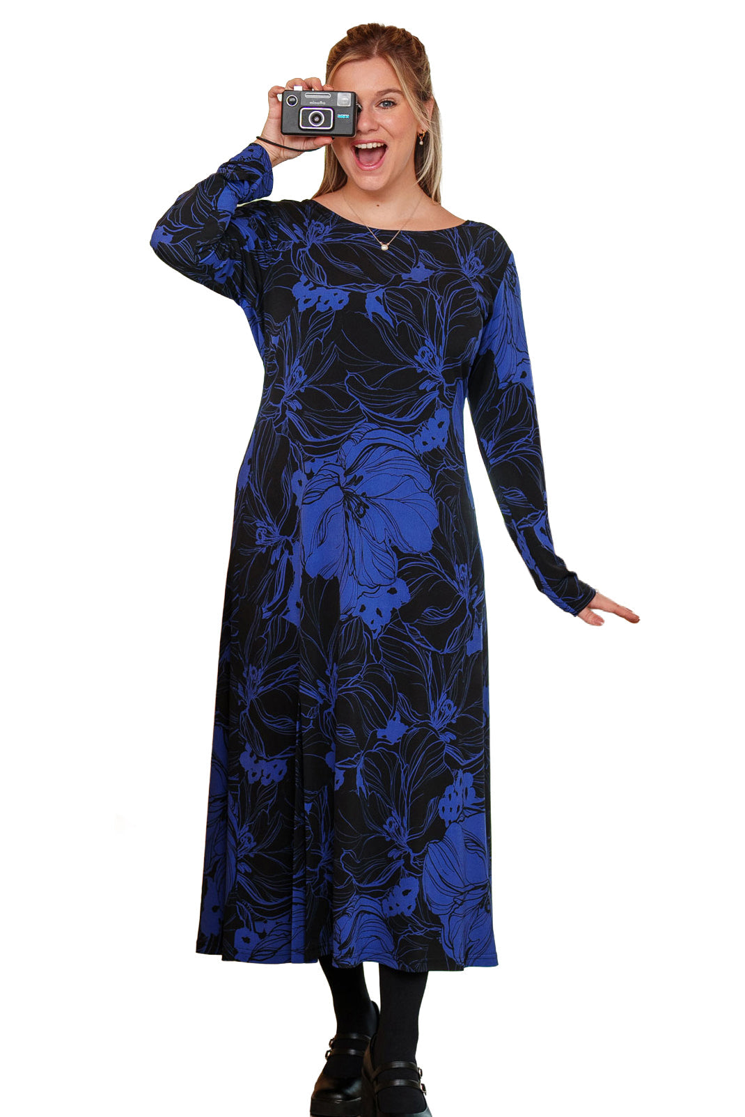 Robe pour femme par Rien ne se perd, tout se crée | Fundy Noir et pervenche | Boutique Vvög, vêtements mode pour homme et femme