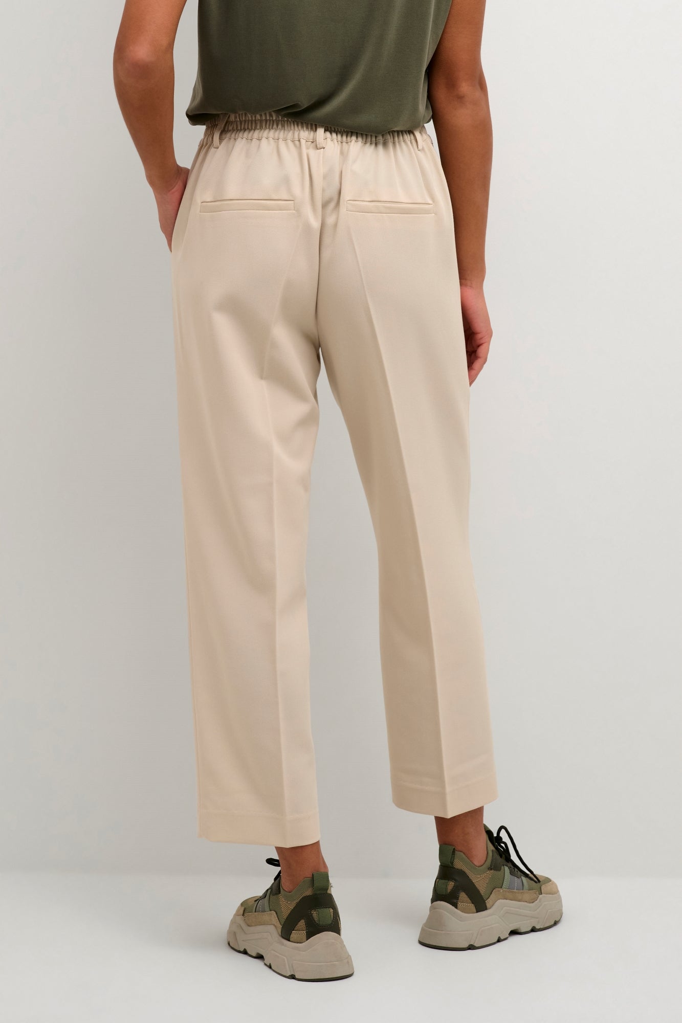 Pantalon pour femme par Kaffe | 10506127/Sakura 110105-WHITE | Boutique Vvög, vêtements mode pour homme et femme