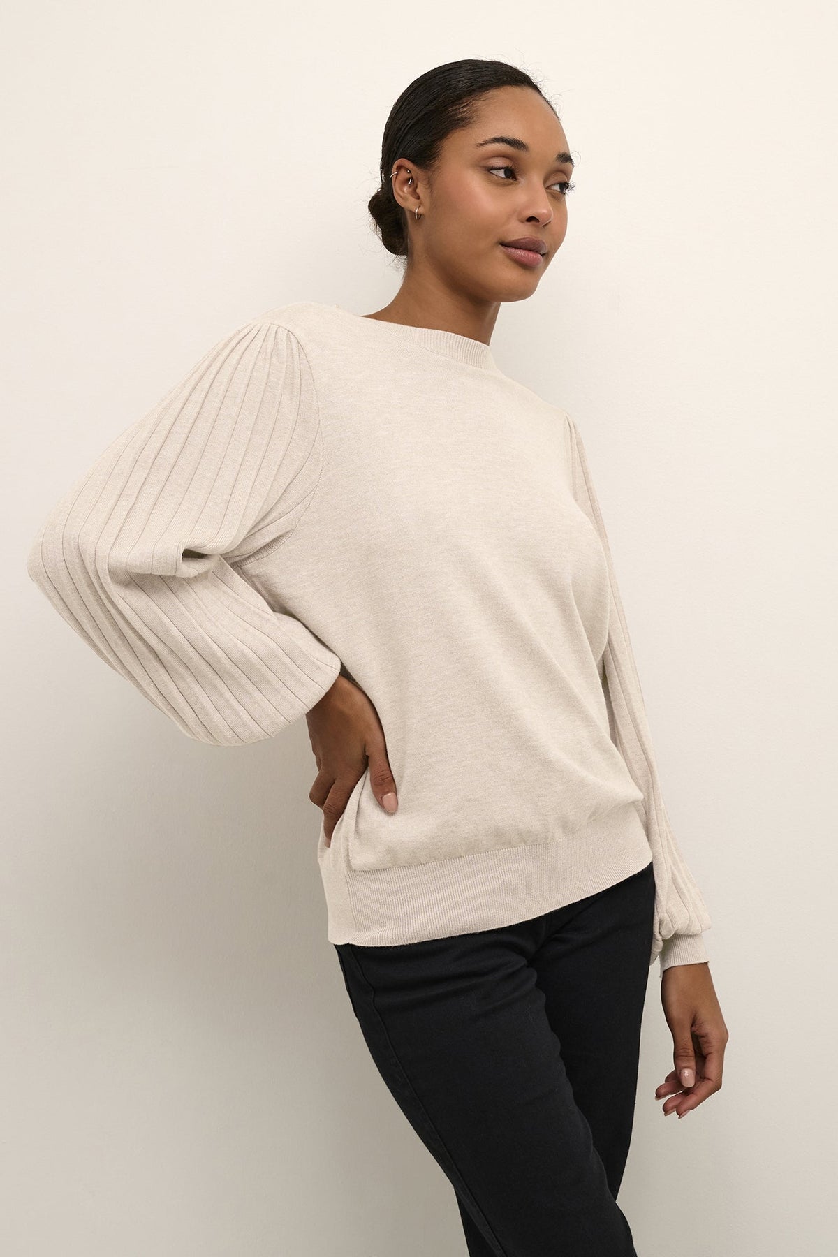Chandail manches longues pour femme par Kaffe | 10507905/Lone 101323-SAND | Boutique Vvög, vêtements mode pour homme et femme