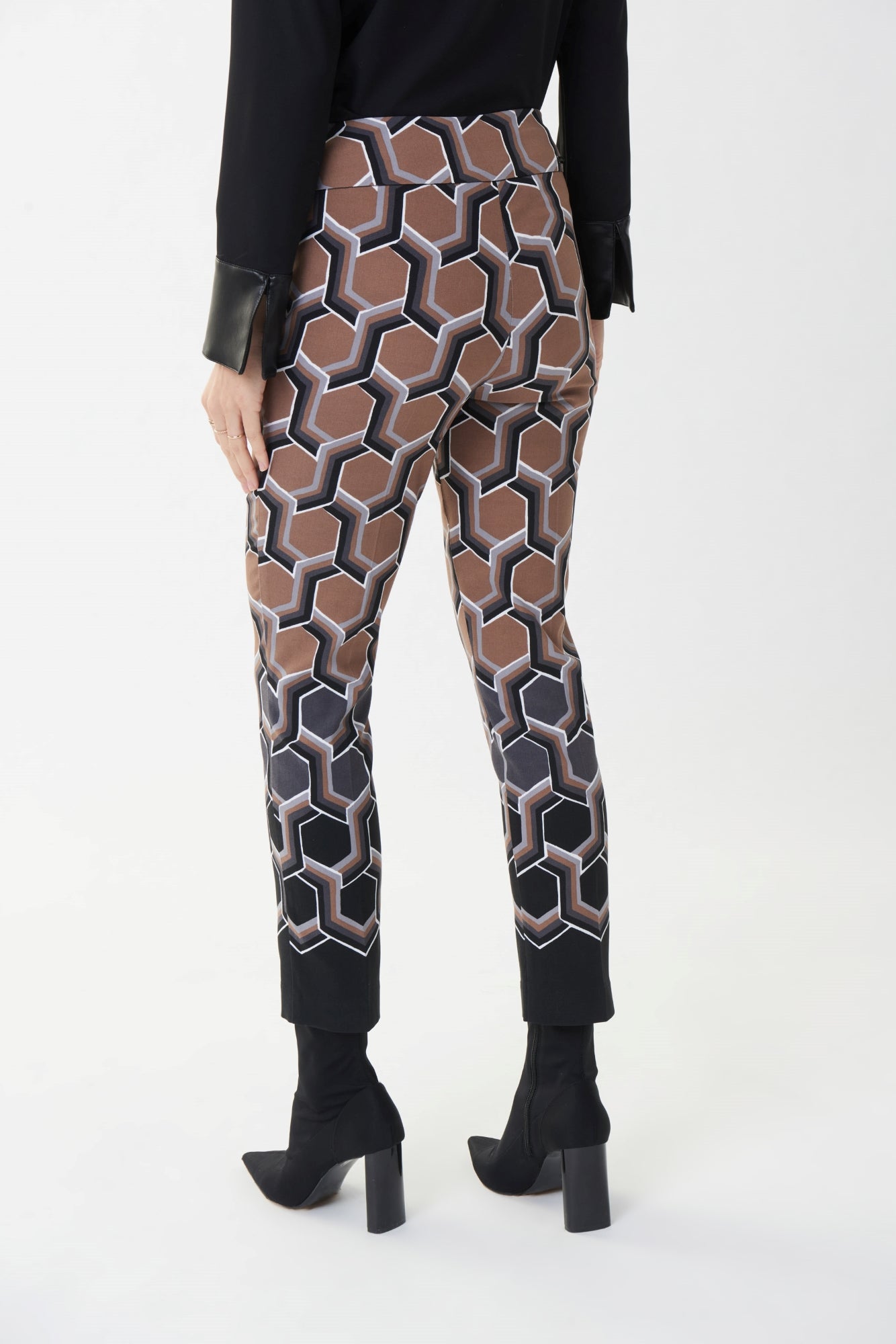 Pantalon pour femme par Joseph Ribkoff | 223280 BLACK/MULTI | Boutique Vvög, vêtements mode pour homme et femme
