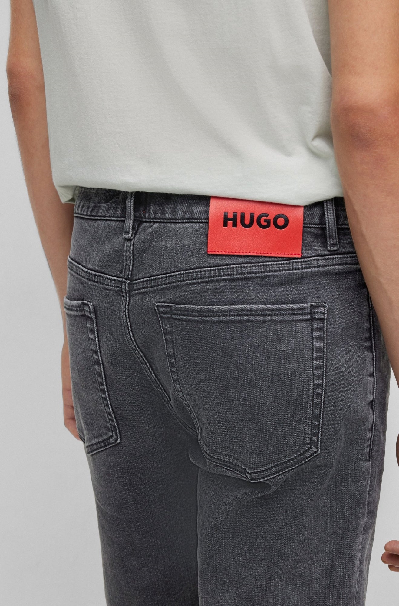 Short pour homme par HUGO BOSS | 50473843 020-GREY | Boutique Vvög, vêtements mode pour homme et femme