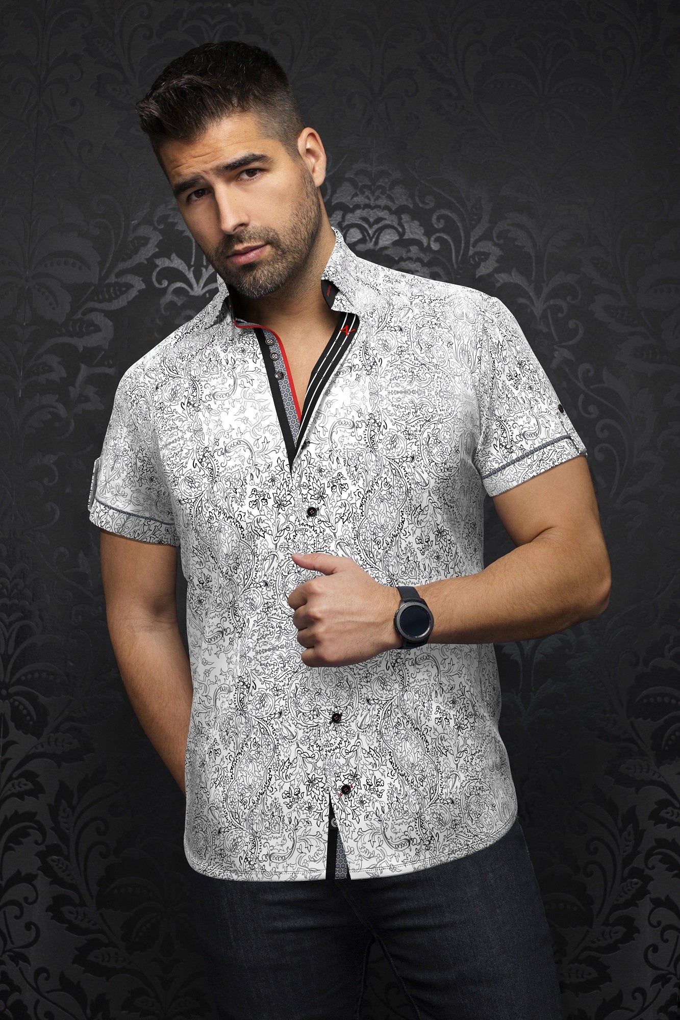 Chemise manches courtes pour homme par Au Noir | WAKE(SS) white black | Disponible à la Boutique Vvög, vêtements mode pour homme et femme.